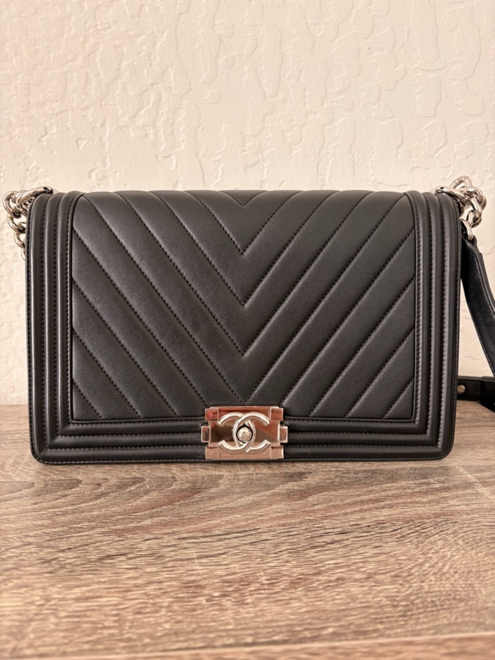 CHANEL Black Calfskin Chevron Boy Bag with Silver Hardware and Gourmette Chain - Picture 3 of 13